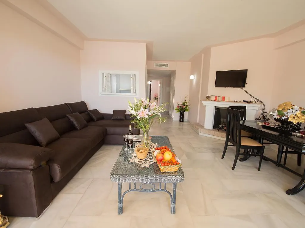 Puerto Marina Beach & Golf بينالماذينا